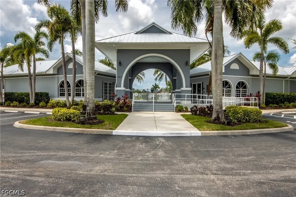 8904 Baytowne Loop Fort Myers FL 33908