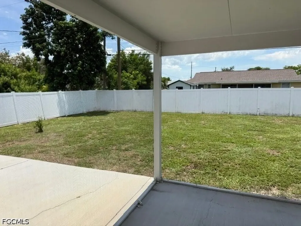 318 SE 46th Lane Cape Coral FL 33904