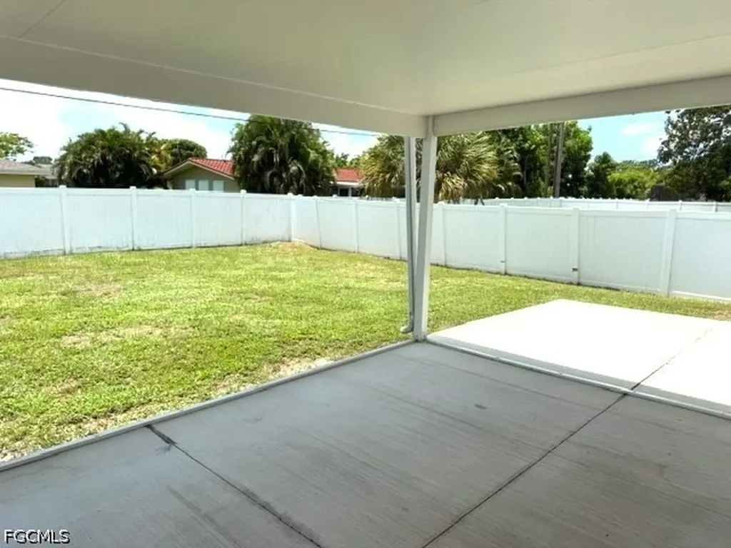 318 SE 46th Lane Cape Coral FL 33904