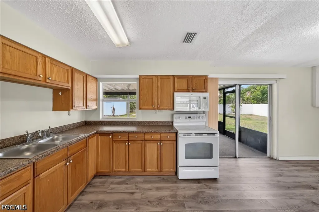 2254 9th Terrace Lehigh Acres FL 33936
