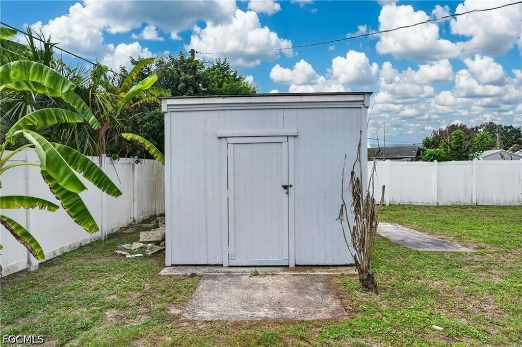 2254 9th Terrace Lehigh Acres FL 33936