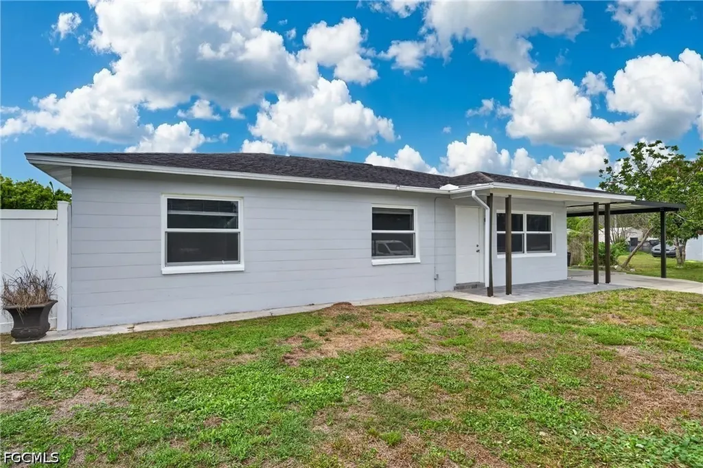2254 9th Terrace Lehigh Acres FL 33936