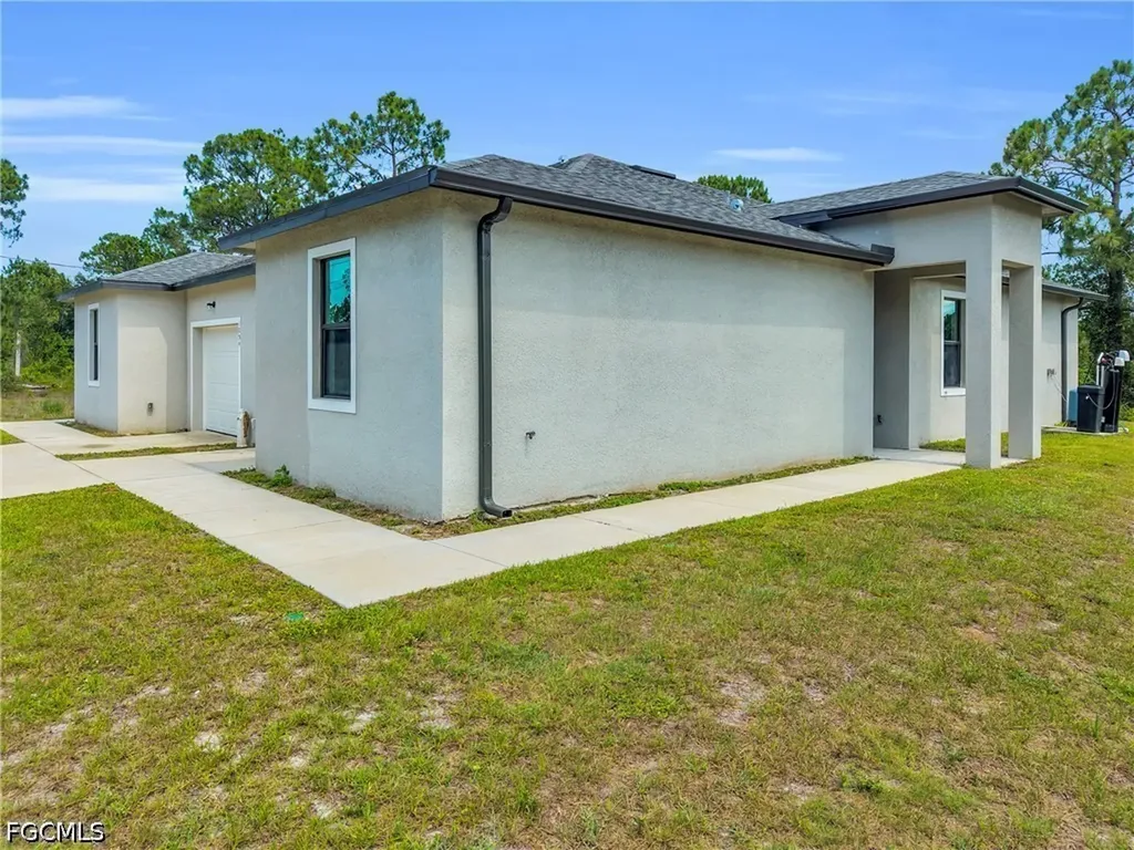 1054 Ainsworth Street E Lehigh Acres FL 33974