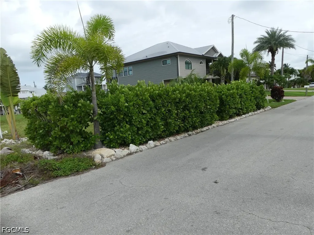 2371 Sycamore Street St. James City FL 33956