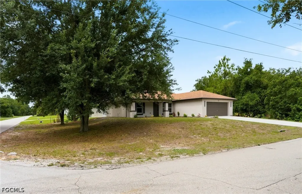 2406 E 23rd Street Alva FL 33920