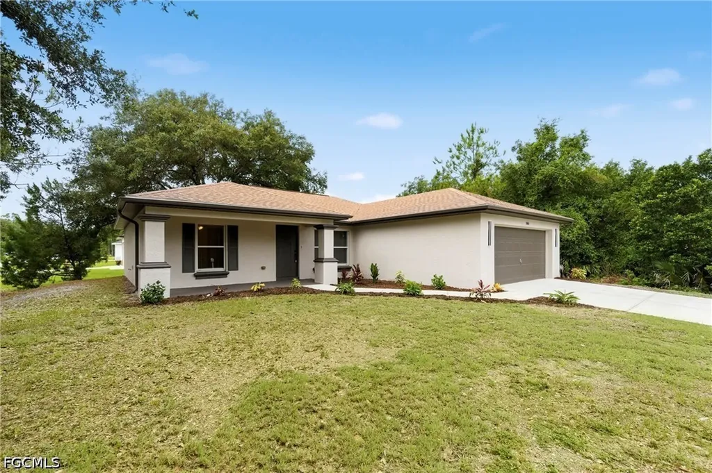 2406 E 23rd Street Alva FL 33920