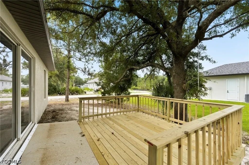 2406 E 23rd Street Alva FL 33920