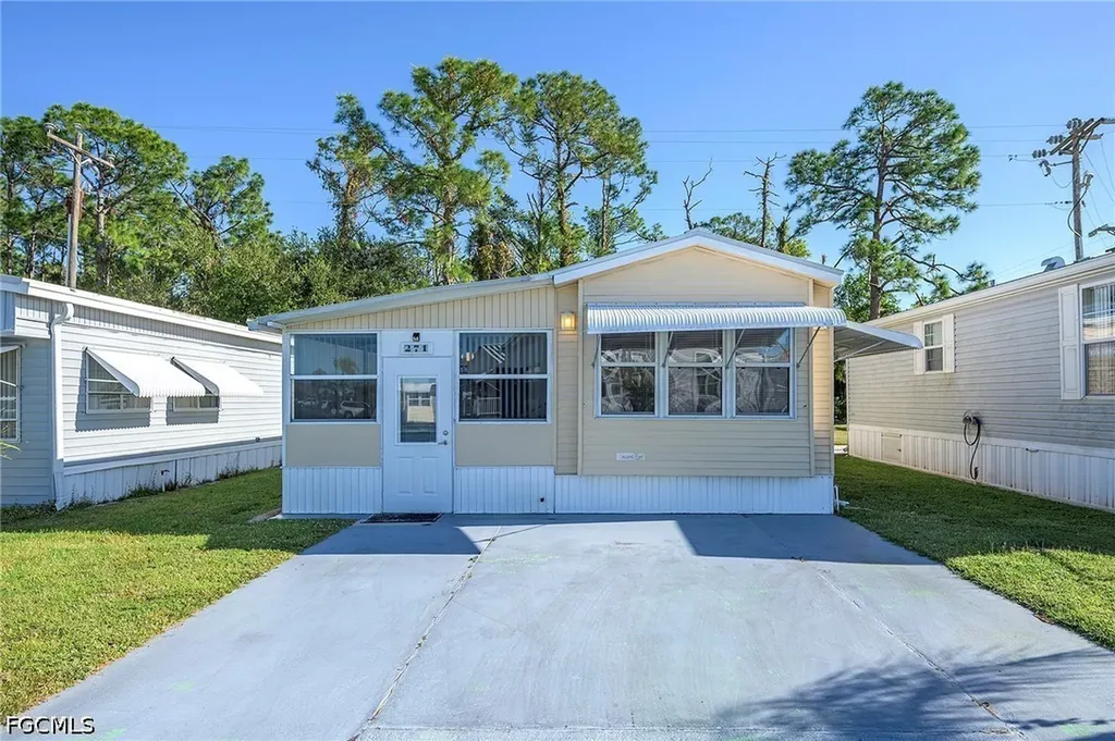 271 Caravan Circle North Fort Myers FL 33903