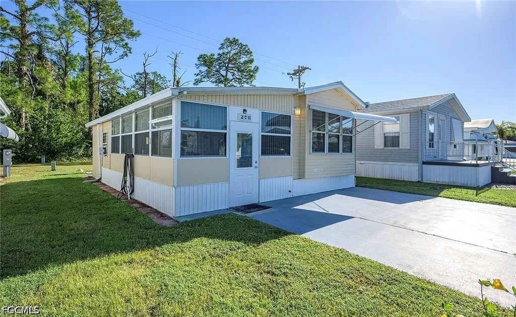 271 Caravan Circle North Fort Myers FL 33903