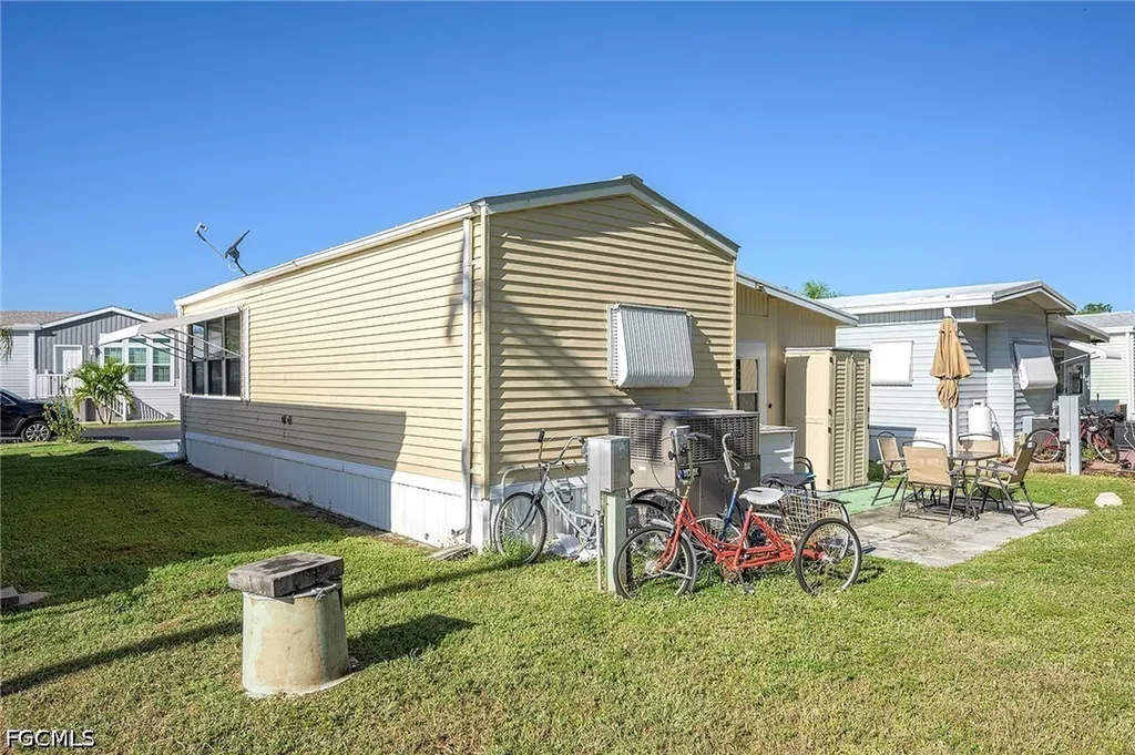 271 Caravan Circle North Fort Myers FL 33903