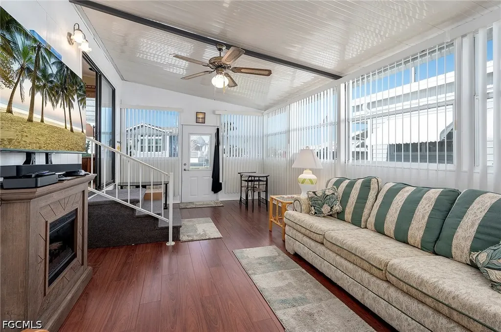 271 Caravan Circle North Fort Myers FL 33903