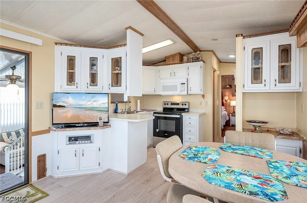 271 Caravan Circle North Fort Myers FL 33903
