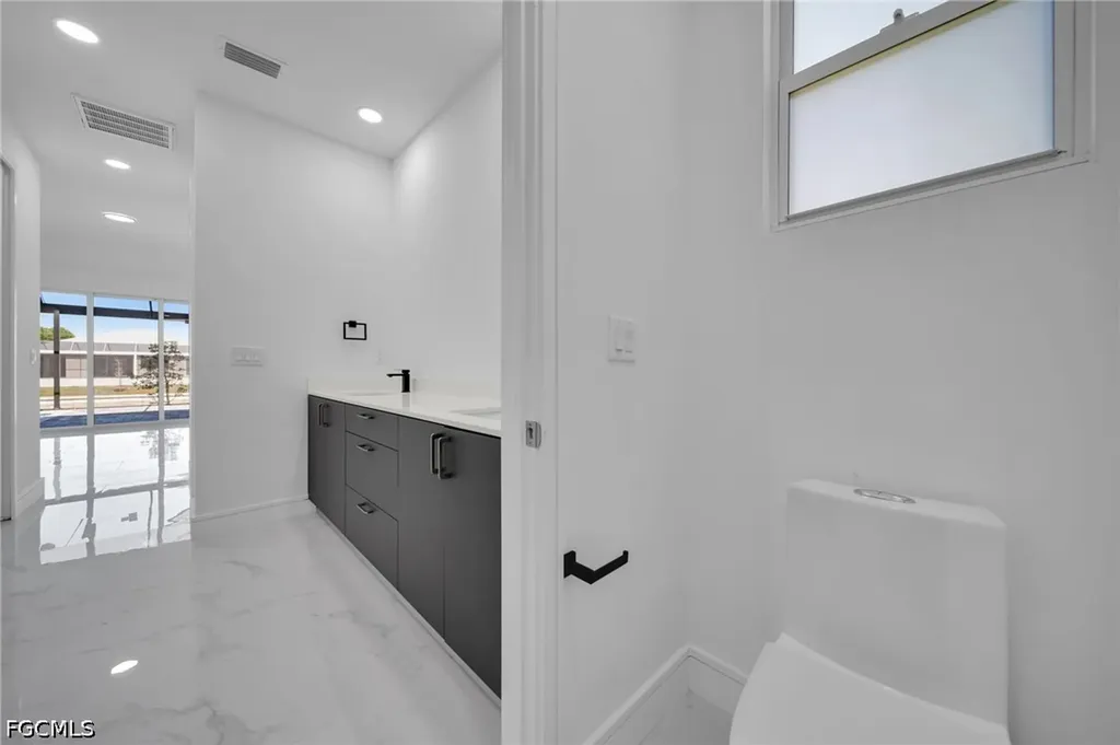 2712 NW 41st Avenue Cape Coral FL 33993