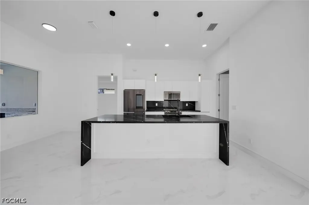 2712 NW 41st Avenue Cape Coral FL 33993