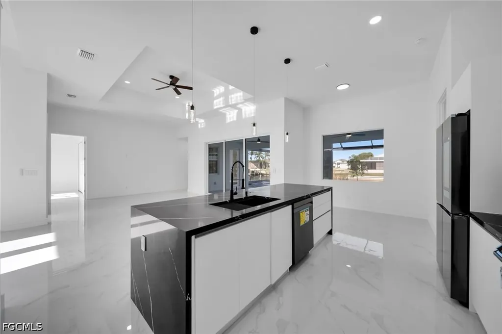 2712 NW 41st Avenue Cape Coral FL 33993