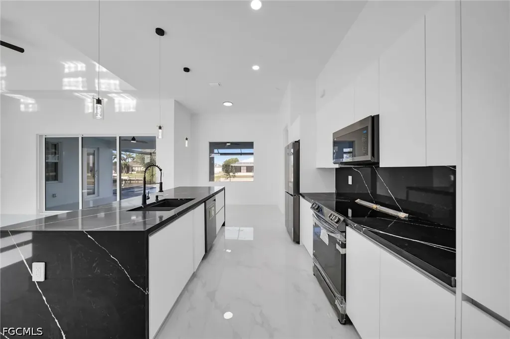 2712 NW 41st Avenue Cape Coral FL 33993