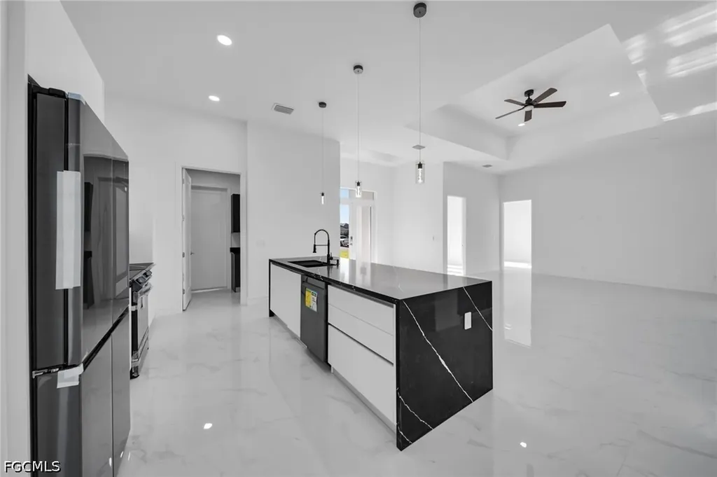 2712 NW 41st Avenue Cape Coral FL 33993