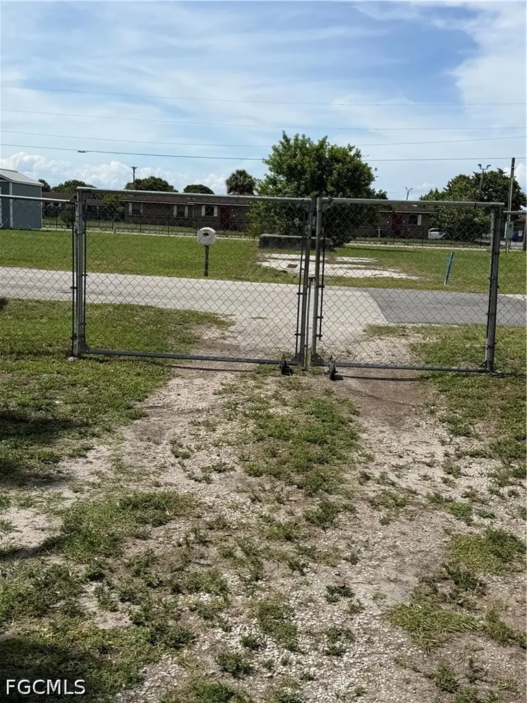 712 Maryland Avenue Clewiston FL 33440
