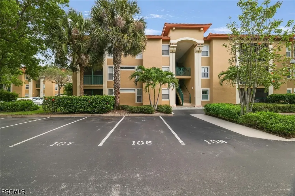 8940 Colonnades Court E Bonita Springs FL 34135
