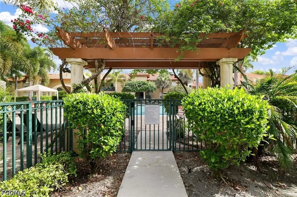8940 Colonnades Court E Bonita Springs FL 34135