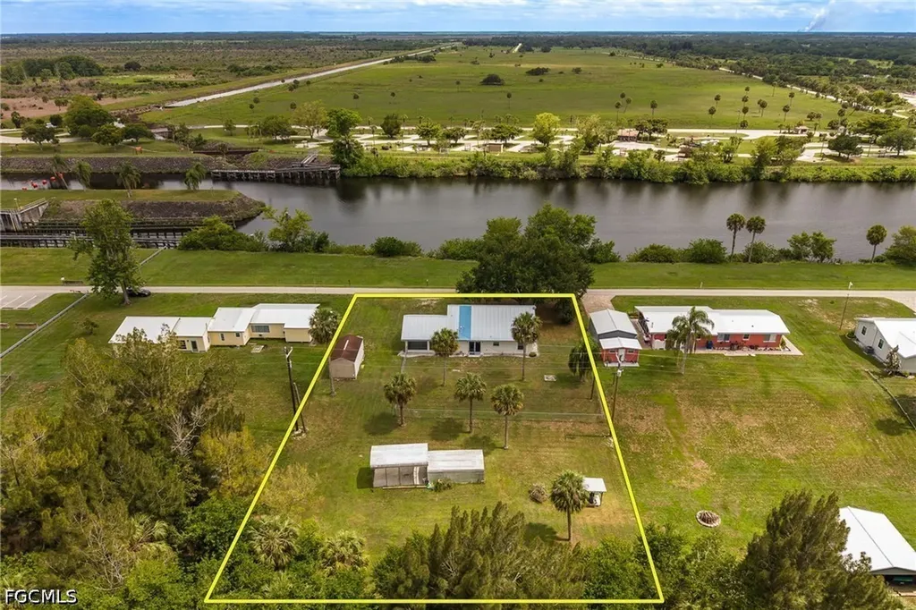 1159 Lock Lane Moore Haven FL 33471