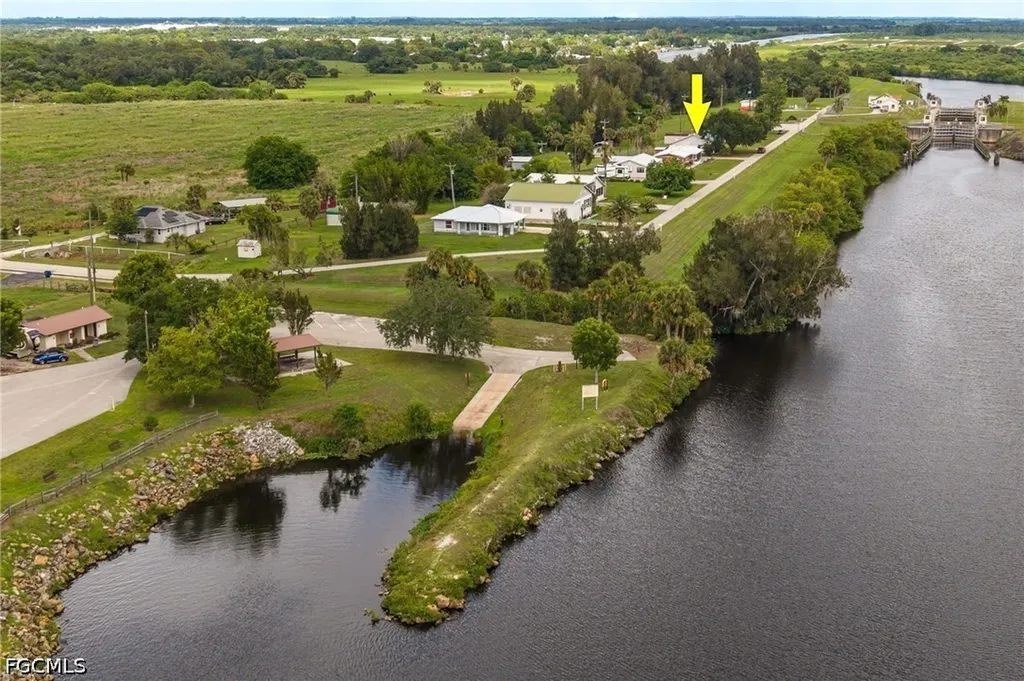 1159 Lock Lane Moore Haven FL 33471