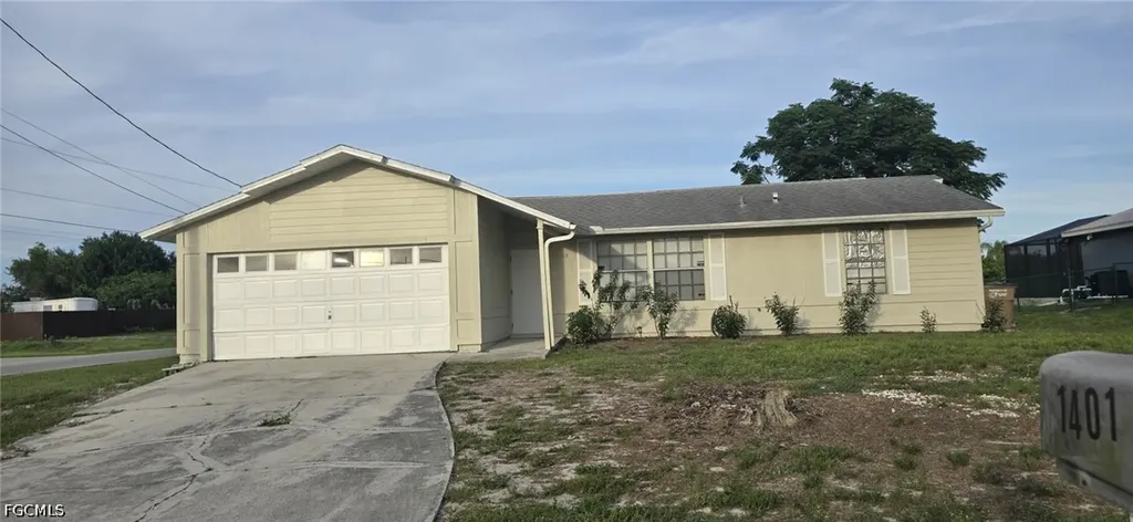 1401 Yvonne Avenue S Lehigh Acres FL 33976