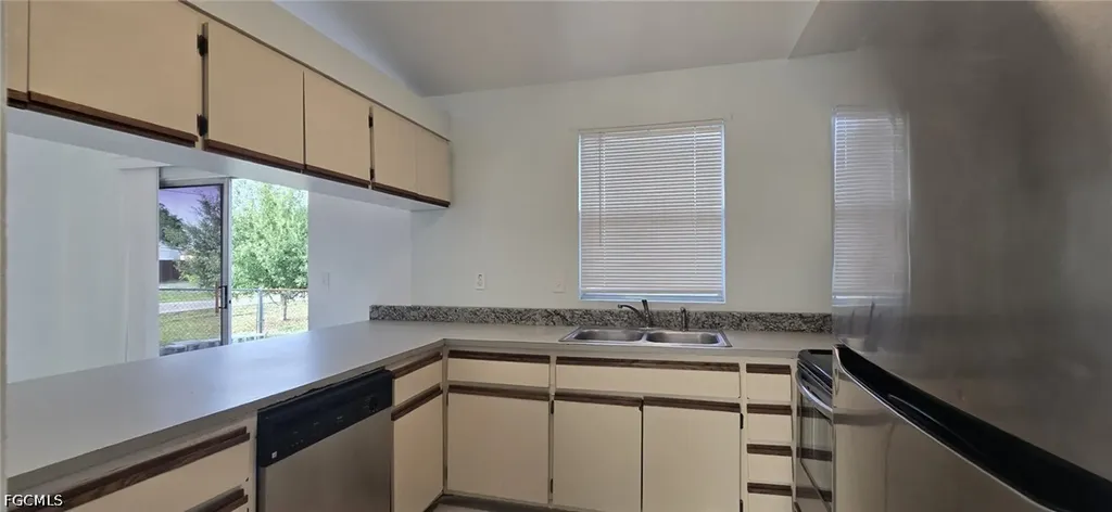 1401 Yvonne Avenue S Lehigh Acres FL 33976