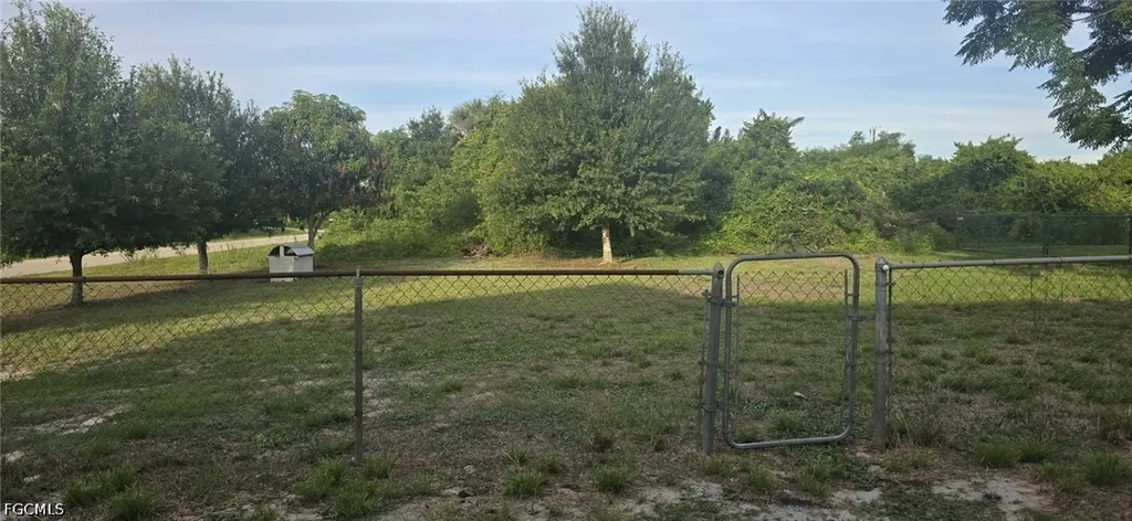 1401 Yvonne Avenue S Lehigh Acres FL 33976