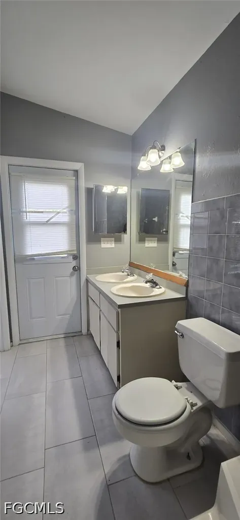 1401 Yvonne Avenue S Lehigh Acres FL 33976
