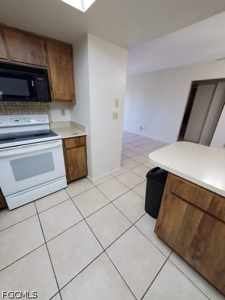 4619 SW 7th Place Cape Coral FL 33914