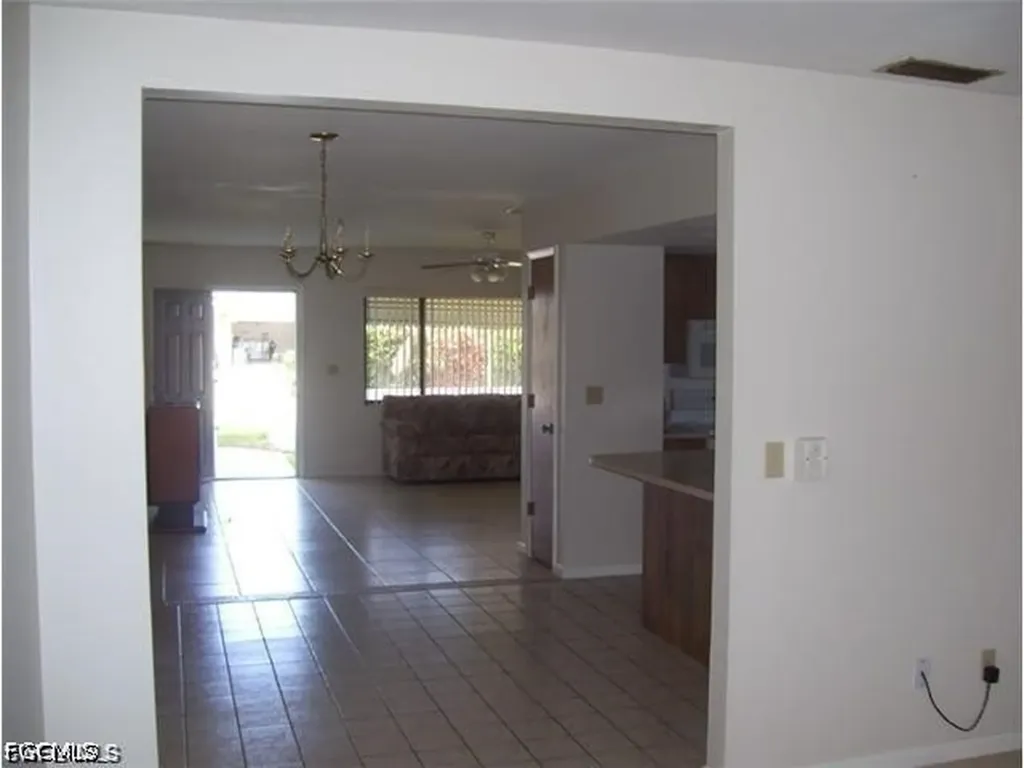 4619 SW 7th Place Cape Coral FL 33914