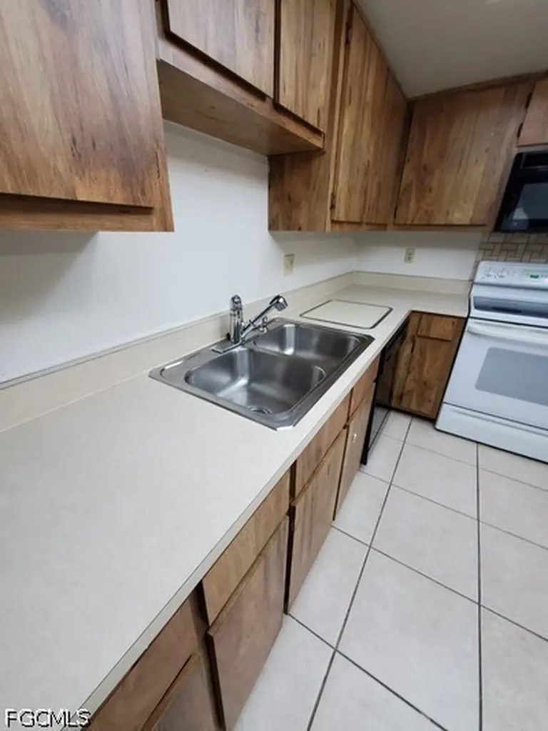 4619 SW 7th Place Cape Coral FL 33914