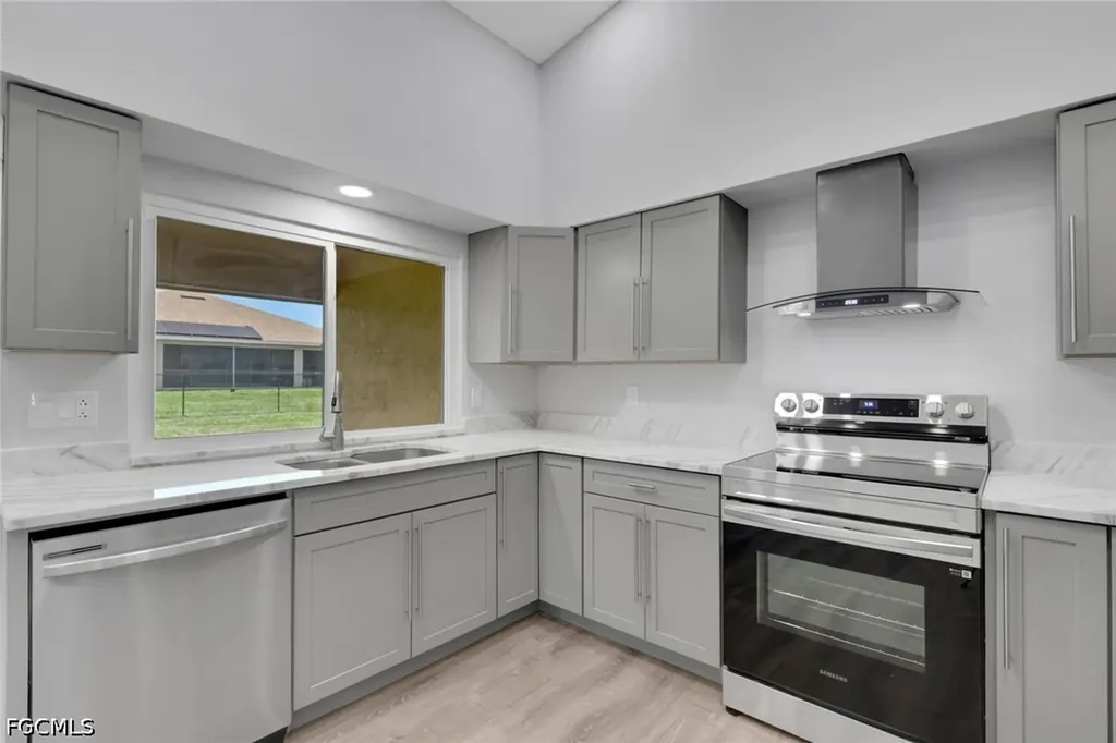 22/24 NW 15th Place Cape Coral FL 33993