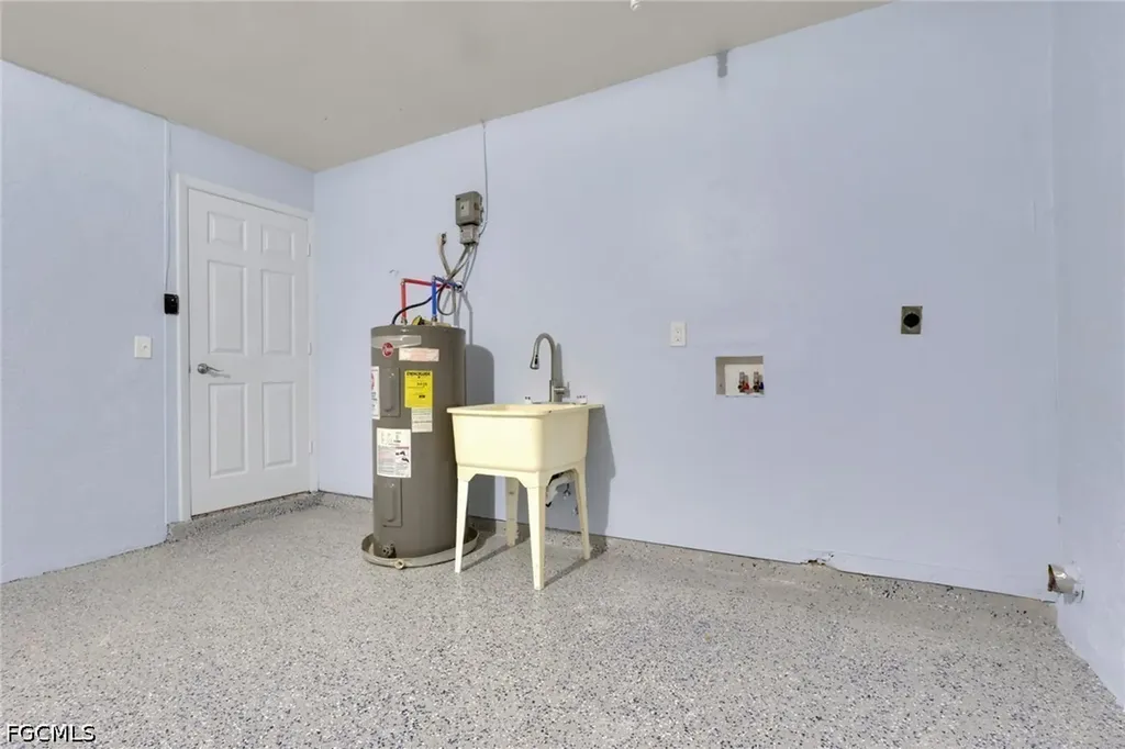 22/ 24 NW 15th Place Cape Coral FL 33993
