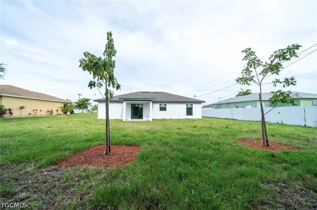 1513 NE 13th Avenue Cape Coral FL 33909
