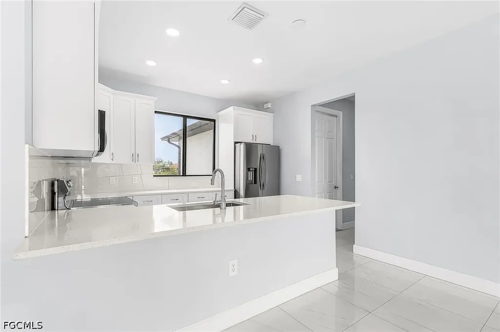 2716 Diplomat Parkway W Cape Coral FL 33993