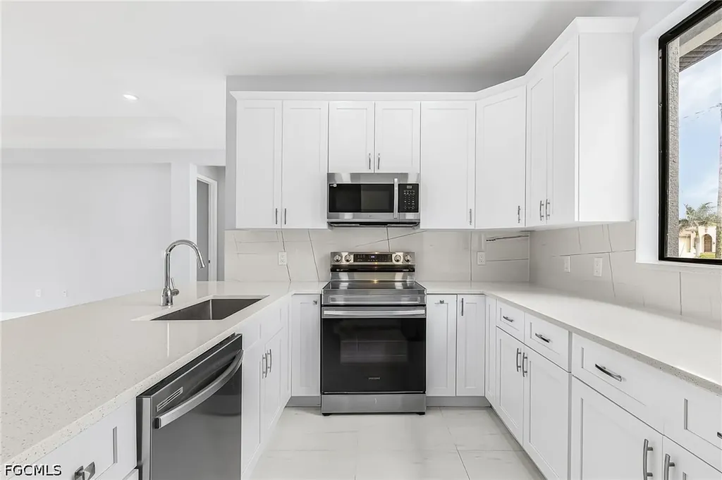 2716 Diplomat Parkway W Cape Coral FL 33993