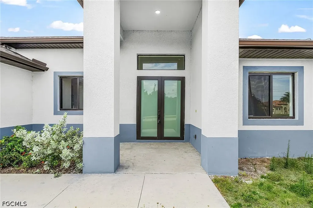 2716 Diplomat Parkway W Cape Coral FL 33993