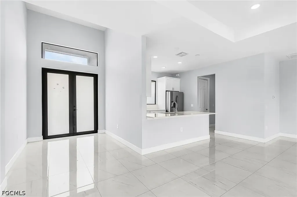 2716 Diplomat Parkway W Cape Coral FL 33993