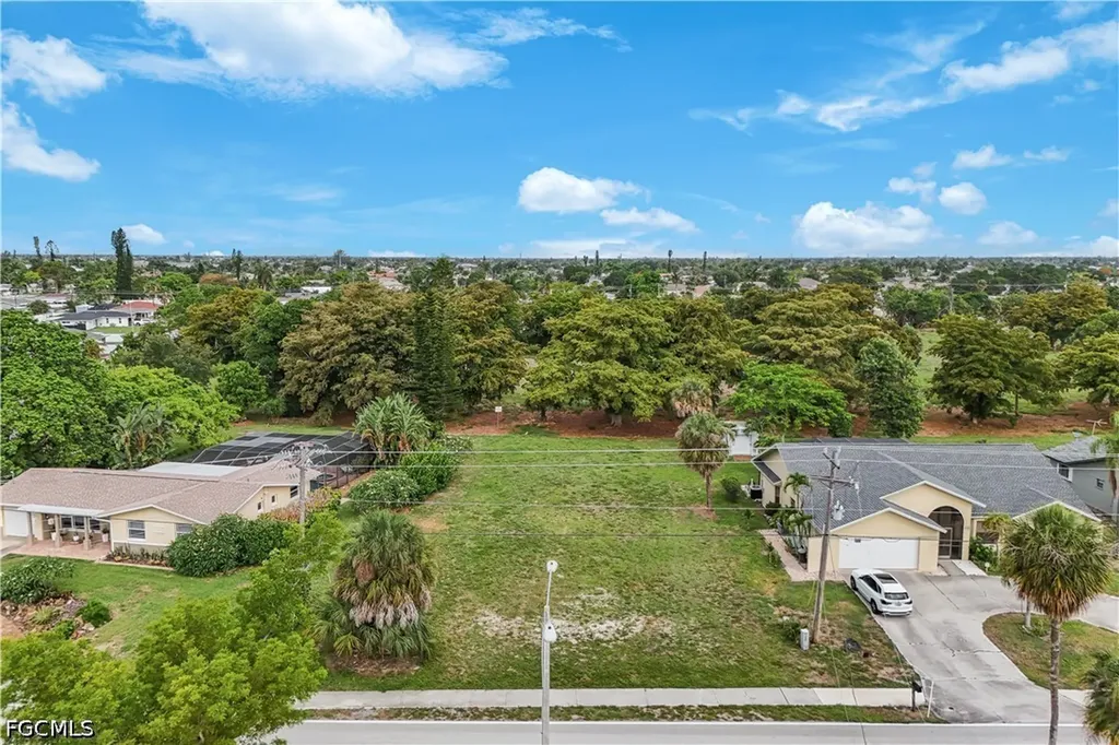 4524 Country Club Boulevard Cape Coral FL 33904