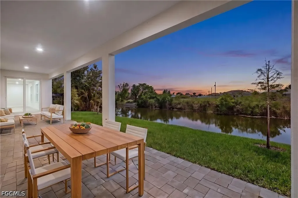 Cape Coral FL, 2032 NW 2nd Avenue