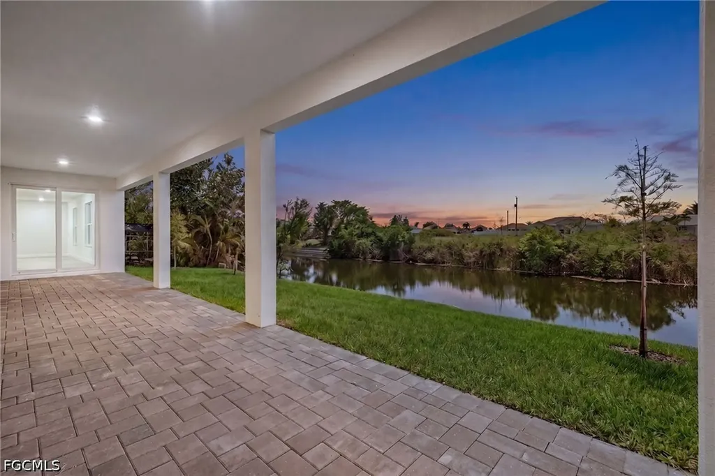 2032 NW 2nd Avenue Cape Coral FL 33993