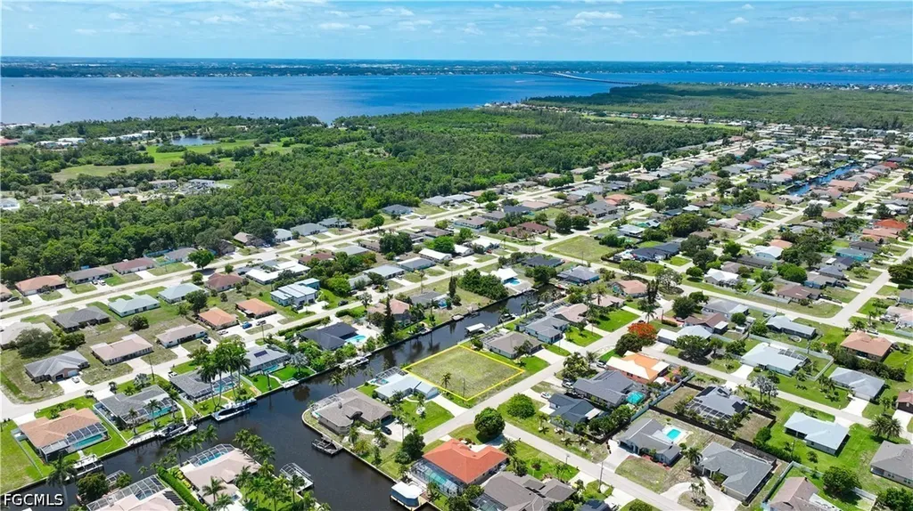 1041 SE 23rd Avenue Cape Coral FL 33990