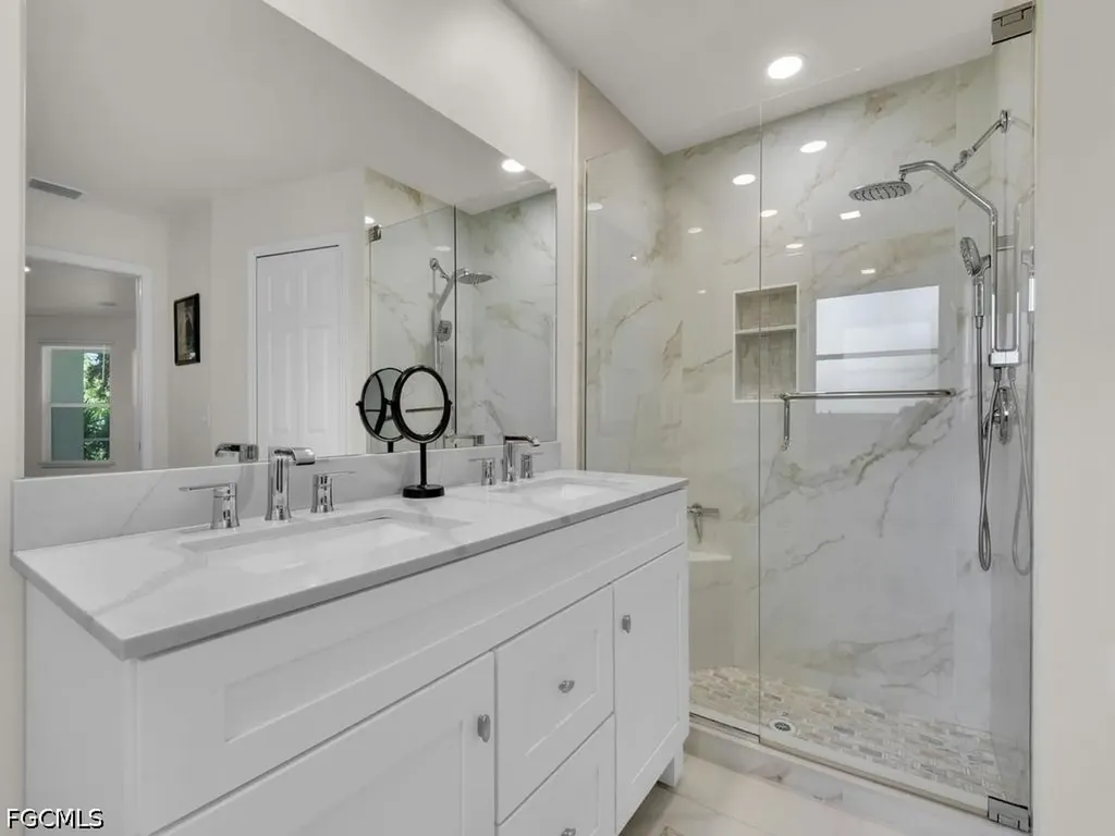 206 SE 28th Terrace Cape Coral FL 33904