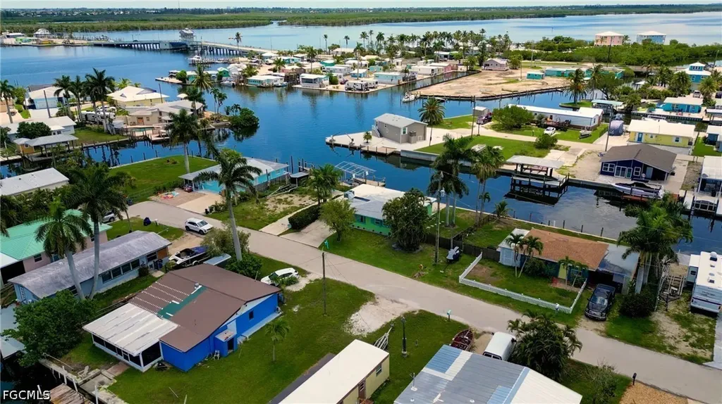 2567 Cay Cove Matlacha FL 33993