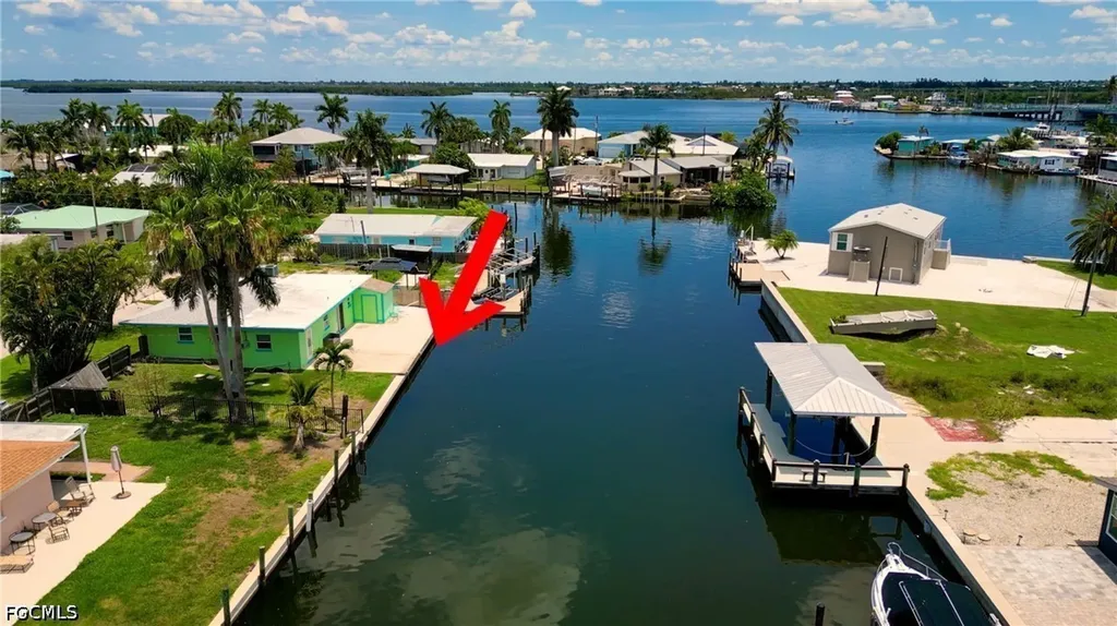 2567 Cay Cove Matlacha FL 33993