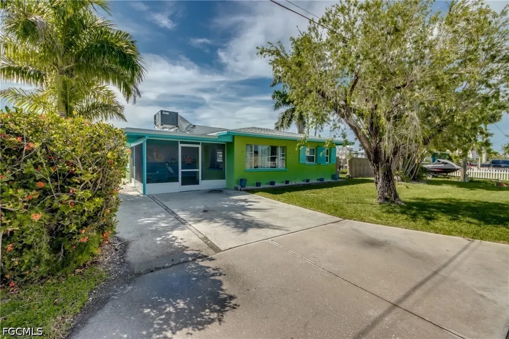 2567 Cay Cove Matlacha FL 33993