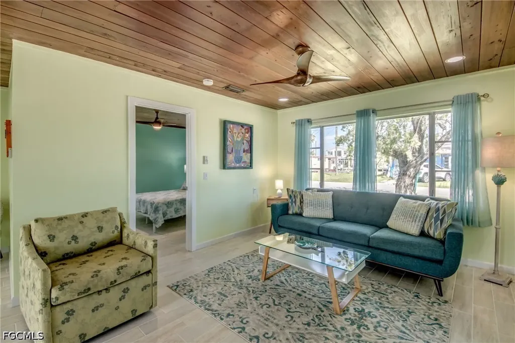 2567 Cay Cove Matlacha FL 33993