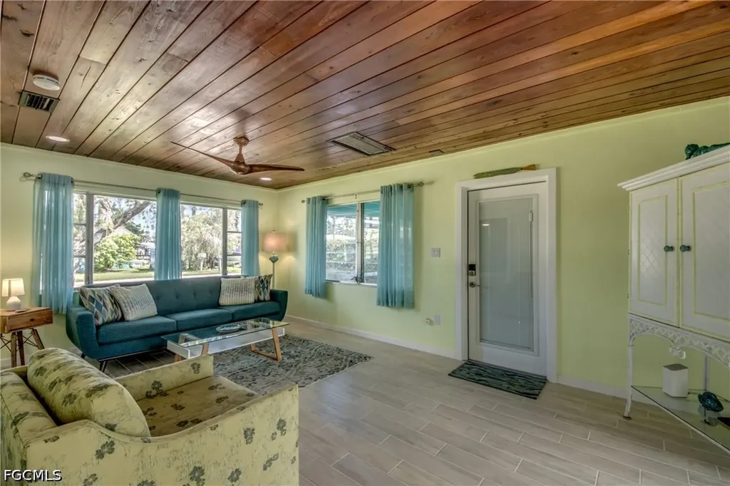 2567 Cay Cove Matlacha FL 33993